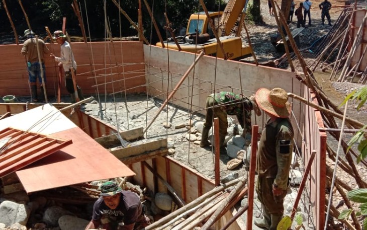 Hari ke-3 TMMD, Satgas dan Warga Lanjuti Pembukaan jalan Antar Dusun di Bahorok