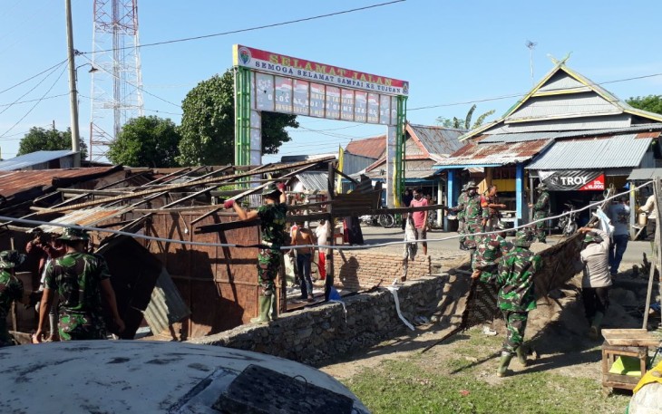 SATGAS TMMD BEDAH RUMAH JANDA"ATI DG NIA TAK LAGI TIDUR BERLANTAI TANAH"