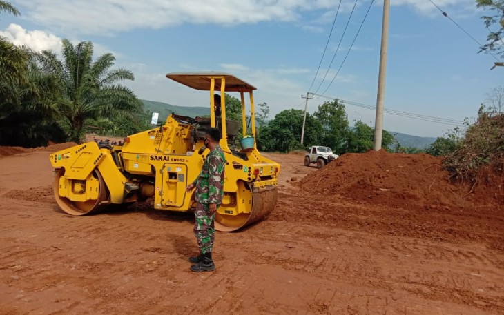 Warga Masyarakat Menghibahkan Tanahnya Untuk Program TMMD Ke 108