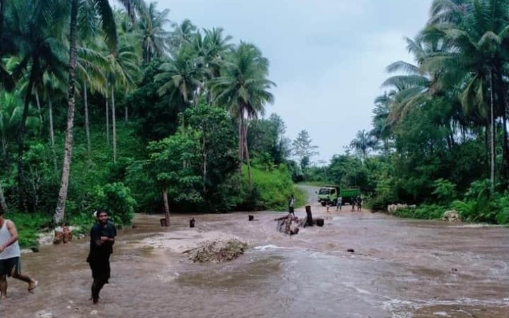 Mobilitas Masyarakat Patani Timur Terhambat Saat Musim Hujan
