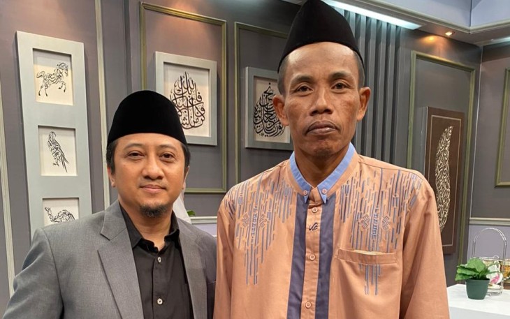 Zainuddin (kanan) saat bersama Ustadz Yusuf Mansur