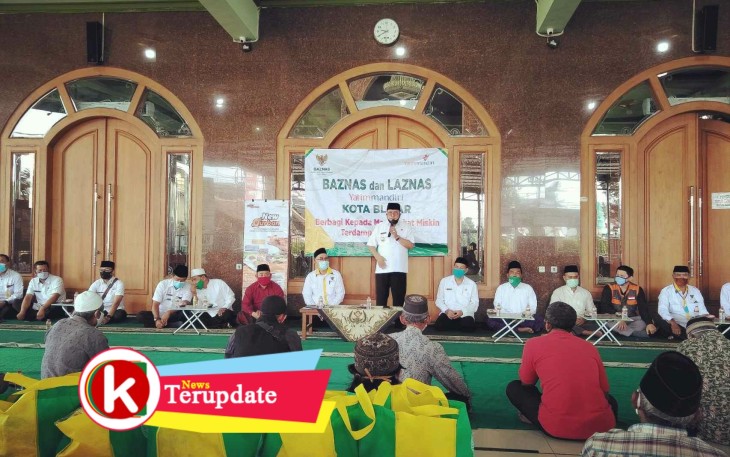 Walikota Santoso Sebelum Menyerahkan Sembako Memberikan Sambutan Arahan (foto: Faisal NR / Klikwarta.com) 