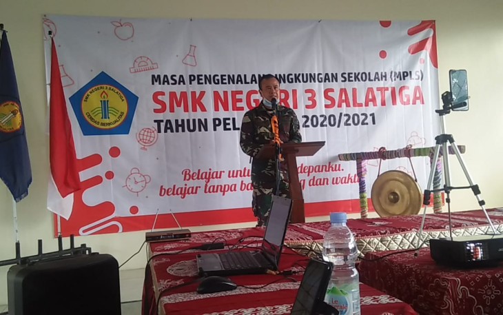 Danramil Tingkir Beri Materi Wasbang Secara Online Pada MPLS SMKN 3 Kalibening