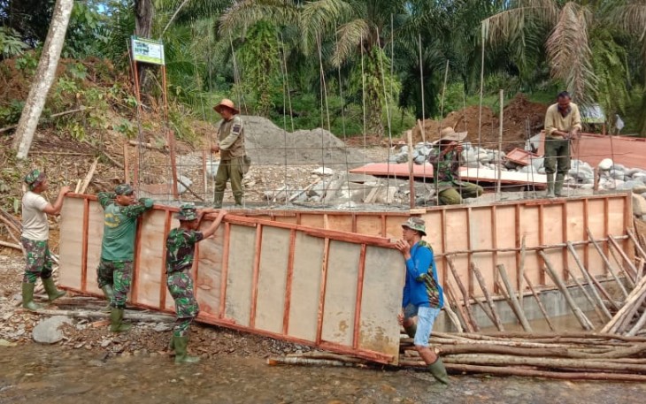 Memasuki Hari ke-2 TMMD Batu Jongjong,Pembuatan Jembatan Capai 35 Persen