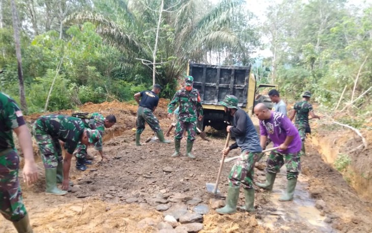 Kerahkan Alat Berat,Pembukaan Jalan Antar Dusun Simpang Empat ke Batu Katak Capai 54 % 