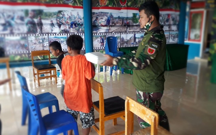 Kehadiran bapak-bapak Tentara di  Satgas TMMD menjadi idola bagi anak-anak desa Bontorappo