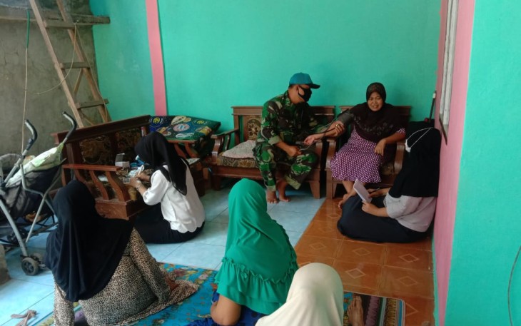 Tasmi Minta Dicek Kesehatannya Ke Tim Kesehatan TMMD 