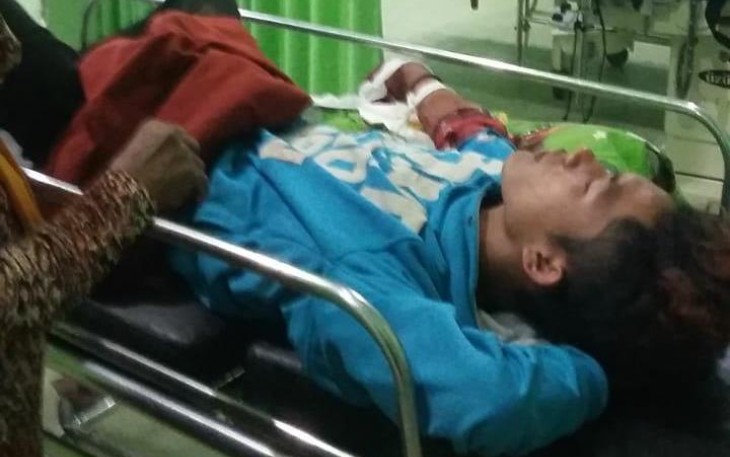 Korban saat mendapat penanganan medis