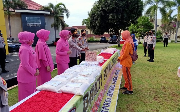 Kapolda Bengkulu Salurkan Bantuan 15.545 Kg Beras