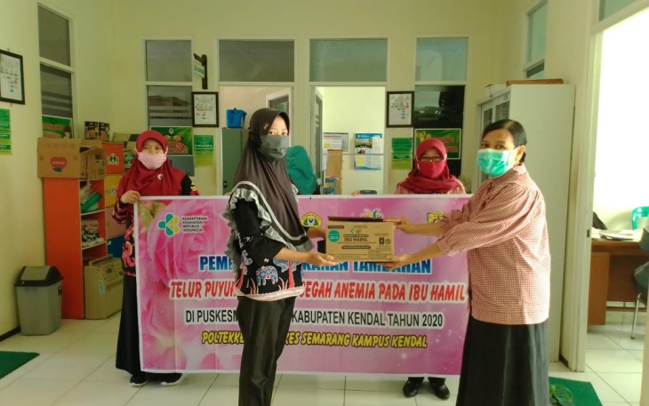 Poltekes Semarang Kampus Kendal Beri Bantuan 5000 Telur Puyuh pada Ibu-ibu Hamil
