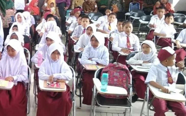 Siswa sekolah Kabupaten Aceh Singkil.