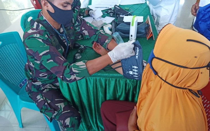 Yonif 725/Woroagi Gelar Baksos Pengobatan dan Sunatan Massal Gratis