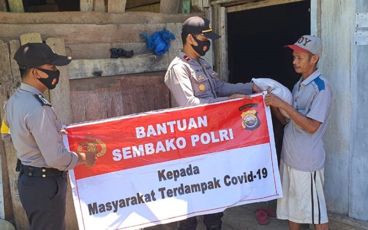 Polres Mukomuko Salurkan Bantuan Beras Kepada Masyarakat Terdampak Covid-19