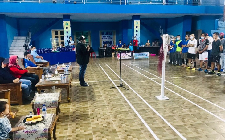 Ketua DPRD Raja Ampat Menutup Turnamen Badminton Intern PB Kali Raja “AFU CUP I“