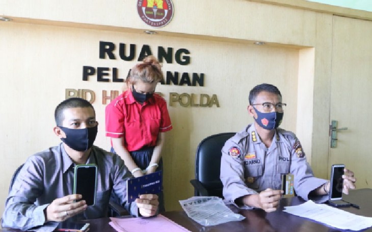 Kabid Humas Polda Bengkulu Kombespol Sudarno S Sos MH Didampingi Kasubdit Penmas Bidhumas Polda Bengkulu AKBP Agung Darmanto Bersama Kanit Siber AKP Perdhana Mahardhika Sik MH Saat Press Conference