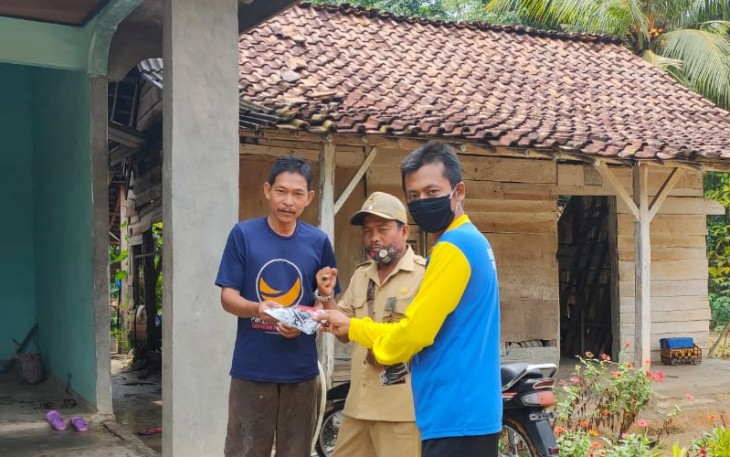 Pemdes Beringin Raya Bagikan 2000 Masker Pada Warga