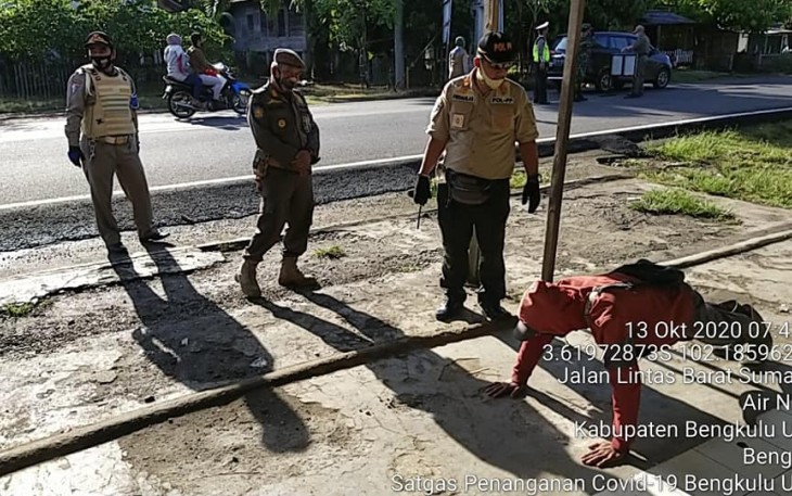 Tim Satgas Covid-19 Memberikan Hukuman Bagi Warga Yang Tidak Menggunakan Masker 