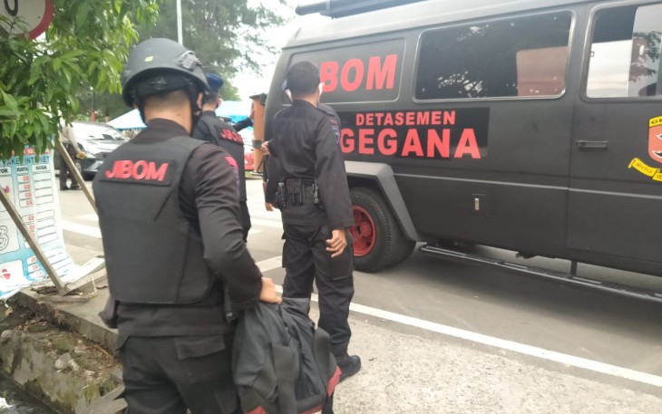 Tim Jibom Gegana Polda Bengkulu Amankan Temuan Besi Yang Diduga Bahan Peledak