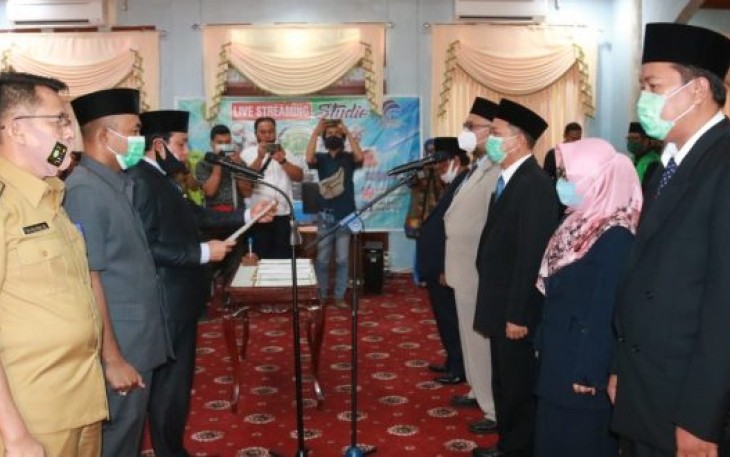 Plt Wali Kota Bengkulu Dedy Wahyudi Melantik Pengurus PT BPRS Fadhilah 