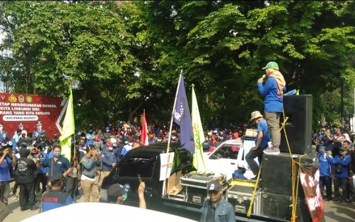 Ribuan Buruh Di Purwakarta Gelar Aksi Demo Di Gedung DPRD