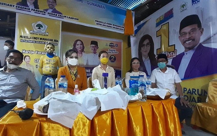 Christiany Eugenia Paruntu (CEP) Kebaya Kuning di Dampingi Calon Wakil Gubernur Sulut Sehan Salim Landjar dan Calon Walikota dan Wakil Walikota Bitung dan ketua DPW partai Golkar Cindy Wurangian Saat Gelar Konferensi Pers