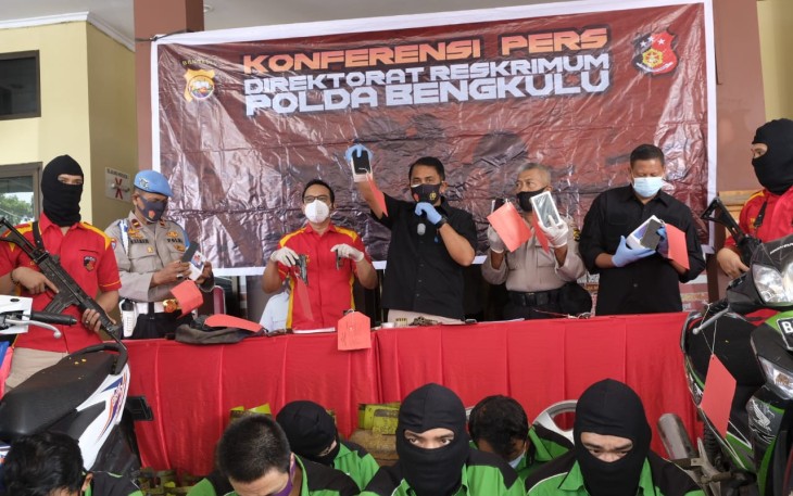 Direktur Reserse Kriminal Umum Polda Bengkulu Kombes Pol Tedy Suhendyawan Syarif SIK MH Menggelar Konferensi Pers