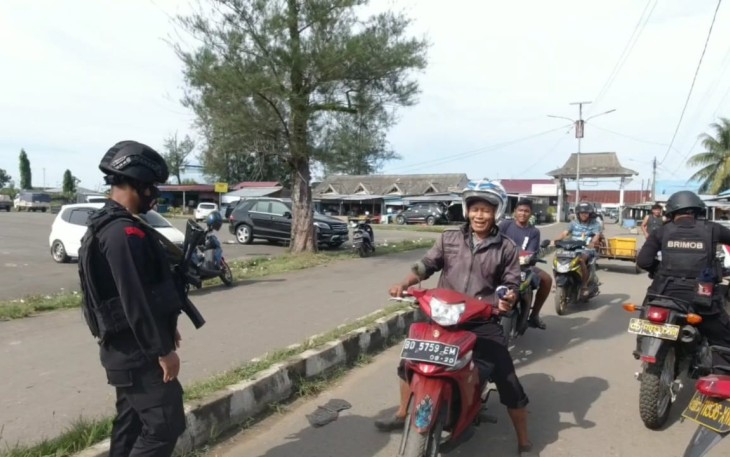 Satbrimobda Polda Bengkulu Tingkatkan Patroli R2 Ingatkan Masyarakat Pentingnya Prokes Covid-19