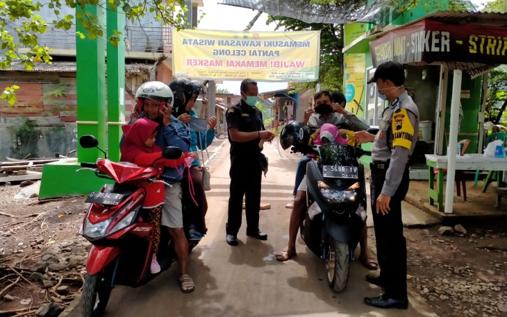 Polsek Limpung laksanakan patroli di Objek Wisata Pantai Celong Desa Kedawung Kecamatan Banyuputih Kabupaten Batang. Minggu ( 1/11/2020).