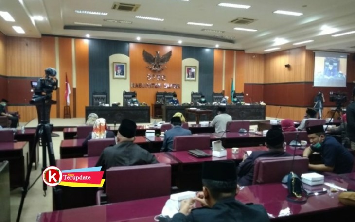 Rapat Paripurna DPRD Kabupaten Blitar Sabtu, 28 November 2020. (foto : Faisal NR / Klik Warta) 