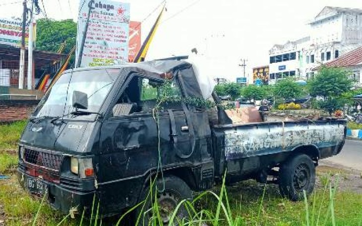 Kondisi Mobil Usai Mengalami Kecelakaan Tunggal 
