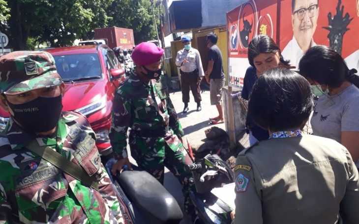 Yonmarhanlan VIII Bitung Bersama Aparat Gabungan TNI-Polri Laksanakan Operasi Yustisi