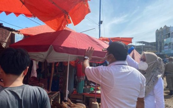 Dinas Perindustrian dan Perdagangan (Perindag), Satpol PP dan Dinas Perhubungan (Dishub) Melakukan Sosialisasi Kepada Para Pedagang Yang Berada Sekitar Bahu Jalan