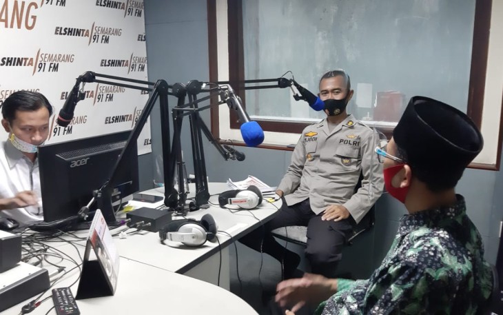 Dalam rangka mencegah radikalisme ISIS pada Pilkada Serentak 2020 Di Tengah Pandemi Covid -19 di Jawa Tengah, Polda Jawa Tengah gelar dialog interaktif di radio Sonora bersama Ketua FKPT Jateng Prof Samsul Maarif dan Ketua KPU Semarang Hendri Casandra Gultom. Senin (7/12/2020)