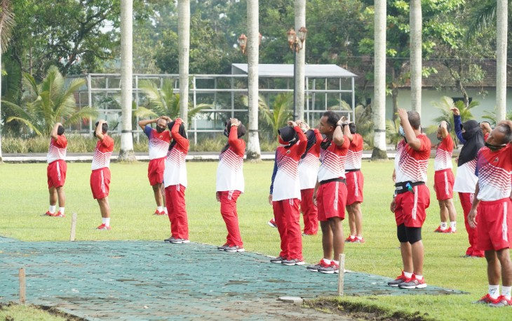 Prajurit Wijayakusuma dan PNS Makorem 071/Wijayakusuma Aerobik Bareng
