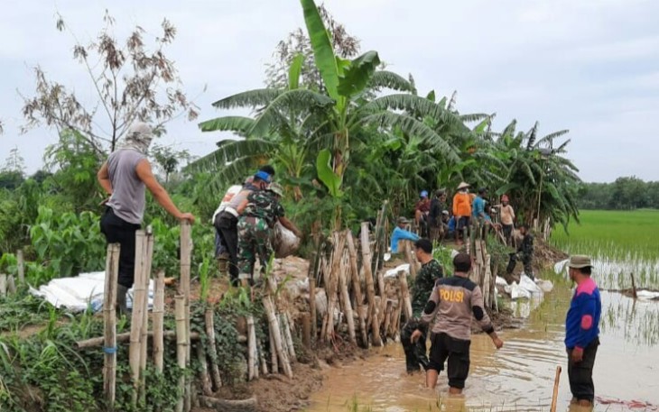 TNI Polri Bersama Masyarakat Bergotong Royong