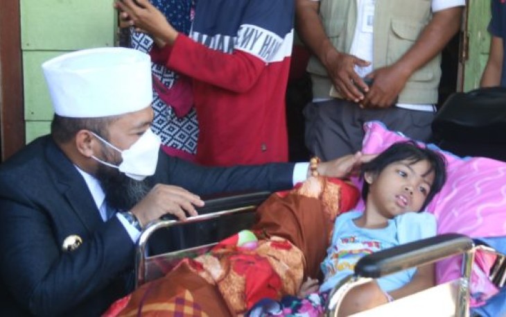  Walikota Antar Kursi Roda untuk Azifa