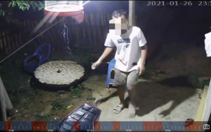 Pelaku Pencurian Burung Terekam CCTV