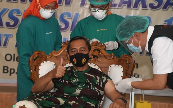 Pangdam IV/Diponegoro Mayjen TNI Bakti Agus Fadjari SIP MSi Bersama Sejumlah Pejabat Forkopimda Jawa Tengah Menjalani vaksinasi Covid-19 Tahap Pertama 