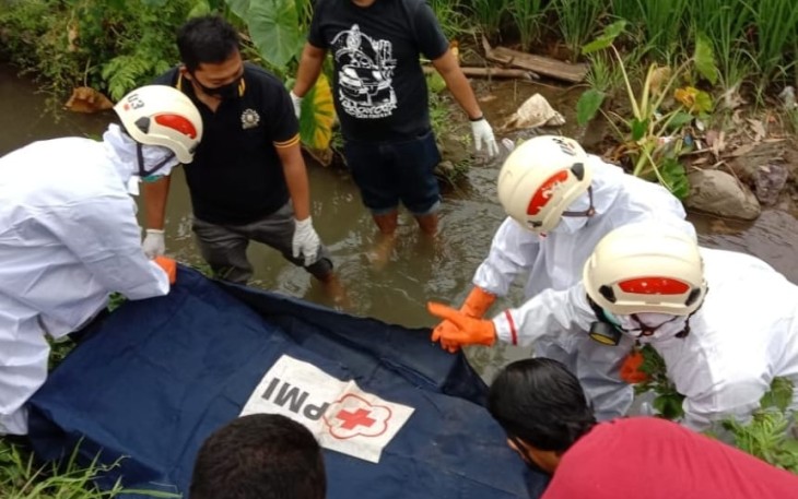 Warga Dukuh Klairan Desa Kaibahan Kecamatan Kesesi Kabupaten Pekalongan Sore Kemarin Digemparkan Dengan Penemuan Mayat Seorang Wanita Paruh Baya