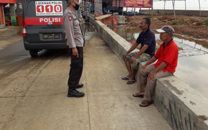 Polsek Pekalongan Utara Sosialisasikan 4M di Pinggir Pantai 