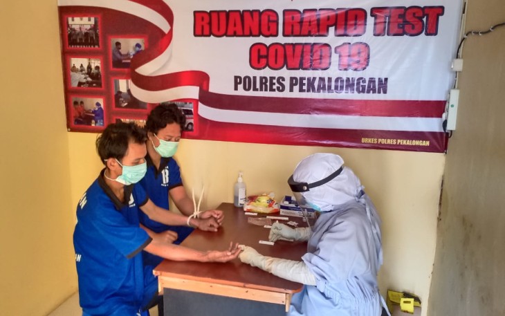 Tahanan baru yang hendak masuk kerutan Polres Pekalongan harus menjalani sejumlah pemeriksaan, termasuk harus melakukan rapid tes terlebih dahulu guna untuk  memastikan bahwa tahanan dalam kondisi sehat.