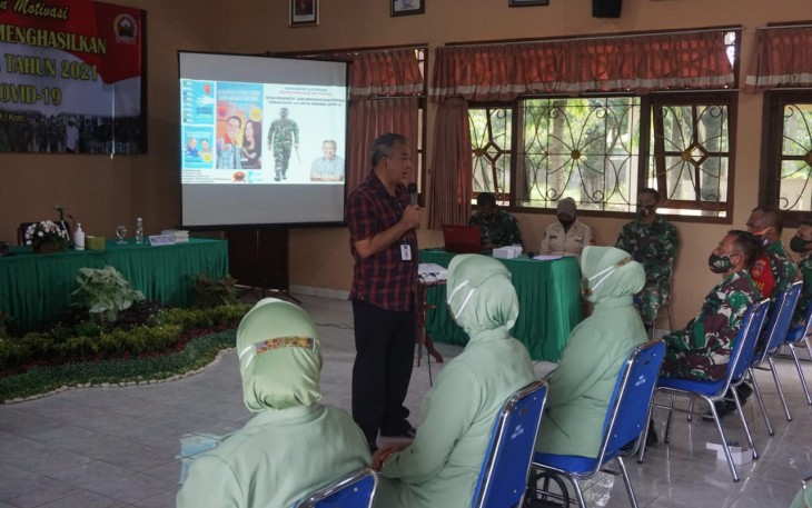 Pakar Komunikasi Dan Motivator Nasional Berikan Motivasi Kepada Anggota TNI, PNS Serta Persit KCK Cab XXlV Batang 