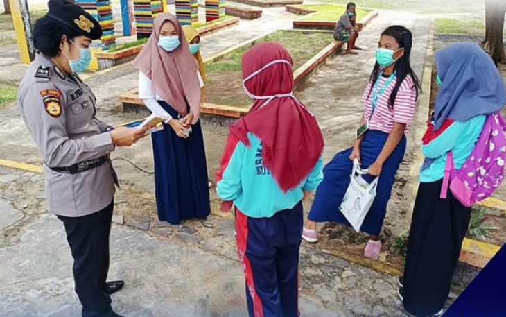 Polwan Polres Bengkulu Imbau Masyarakat Patuhi Prokes Covid-19 Secara Humanis