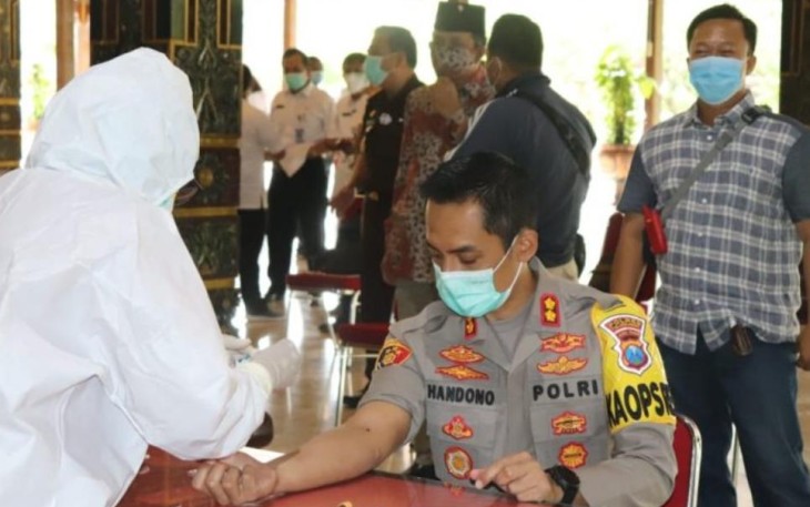 Kapolres Bersama Forkopimda Tulungagung dan Tokoh Masyarakat Ikuti Screening Jelang Vaksinasi Covid-19
