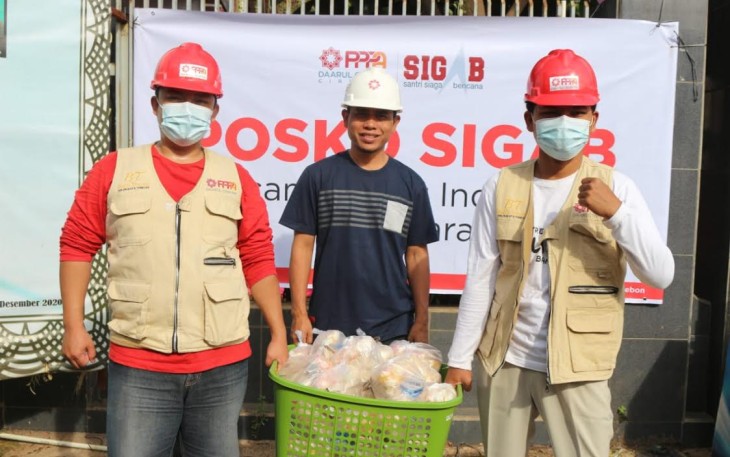  PPPA Daarul Quran Cirebon Distribusikan Makanan ke Pengungsi di Indramayu 