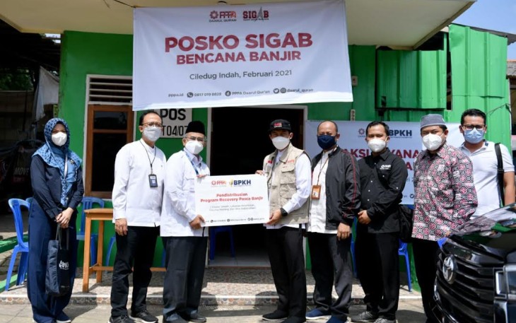 Kolaborasi PPPA Daarul Qur'an dan BPKH Tanggapi Banjir di Ciledug