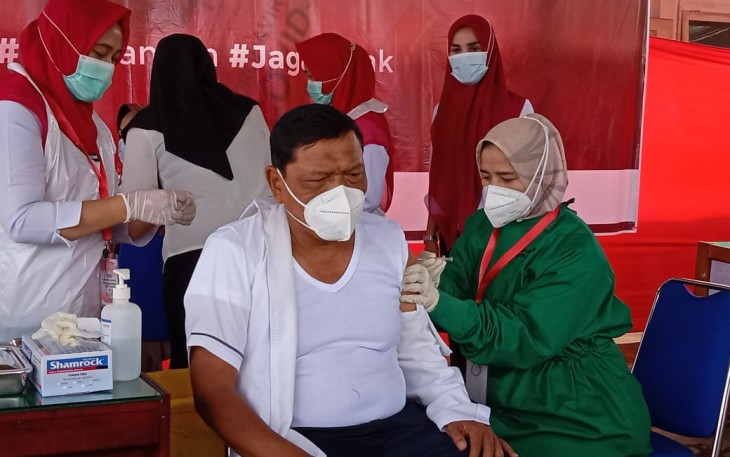 Mantan Bupati Bengkulu Utara H Mian Menerima Vaksinasi Covid-19 Tahap II 