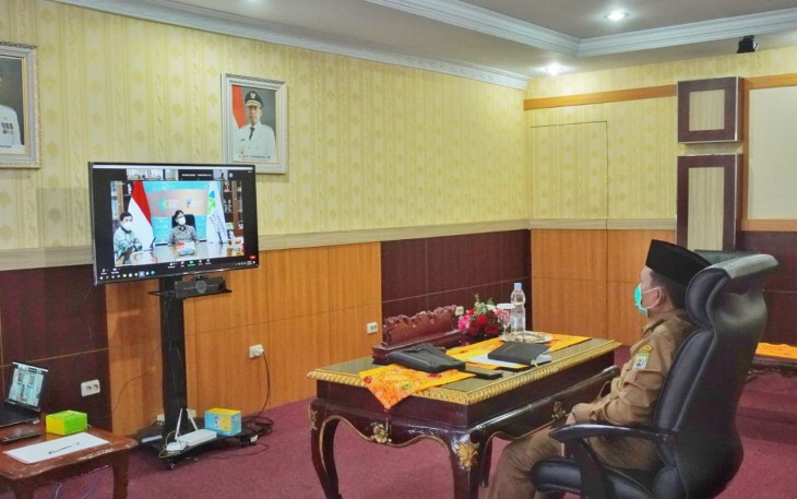 Pelaksana Harian (Plh) Gubernur Bengkulu Hamka Sabri Mengikuti Rapat Evaluasi Pelaksanaan Vaksinasi Covid-19 Nasional Secara Virtual