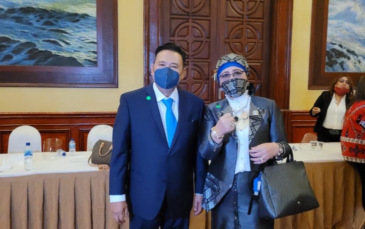 Ketua Umum PERADI bersama Wasekjen PERADI foto bersama saat Pelantikan Pengurus DPN PERADI, Senin 8/2/2021