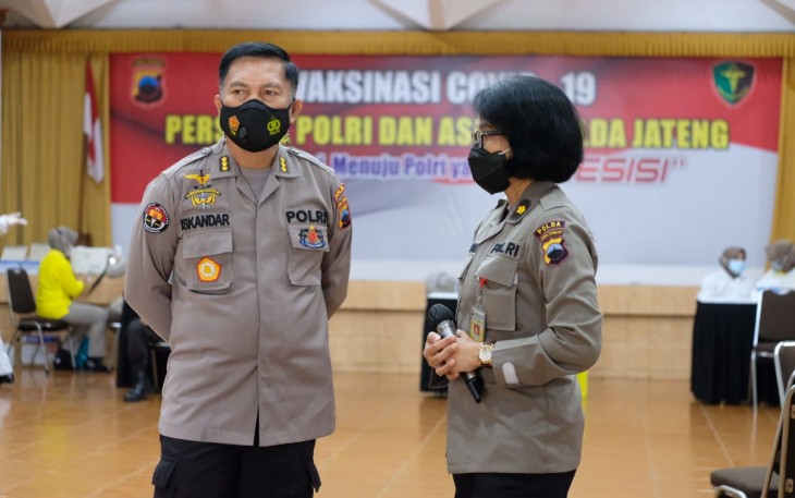 Sebanyak 200 anggota Polda Jawa Tengah mengikuti vaksinasi tahap pertama gelombang kedua di Gedung Borobudur, Senin (22/2).